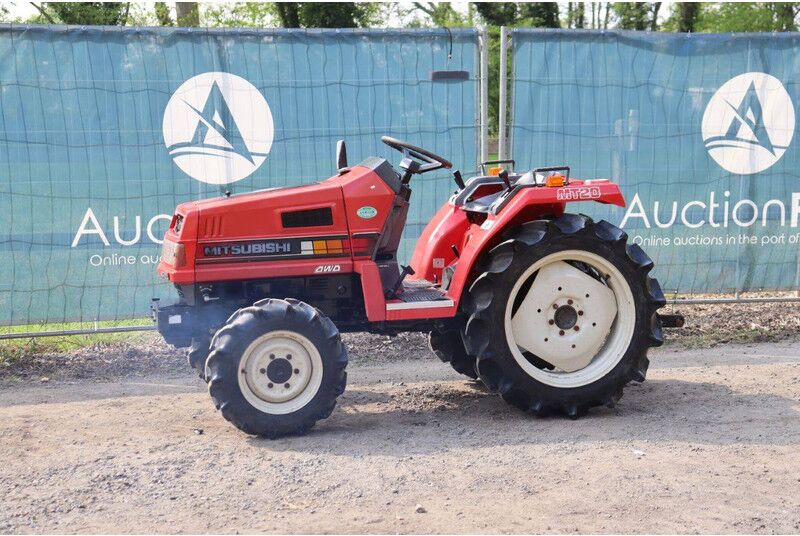 Mitsubishi MT20 - Tractor: foto 1 Mitsubishi MT20 - Tractor: foto 1