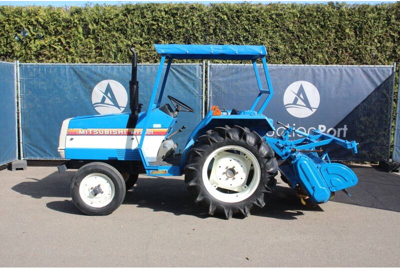 Mitsubishi MT2501 - Tractor: foto 2 Mitsubishi MT2501 - Tractor: foto 2