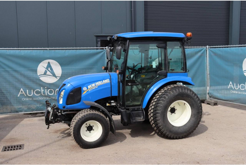 New Holland Boomer 50 - Tractor: foto 1 New Holland Boomer 50 - Tractor: foto 1