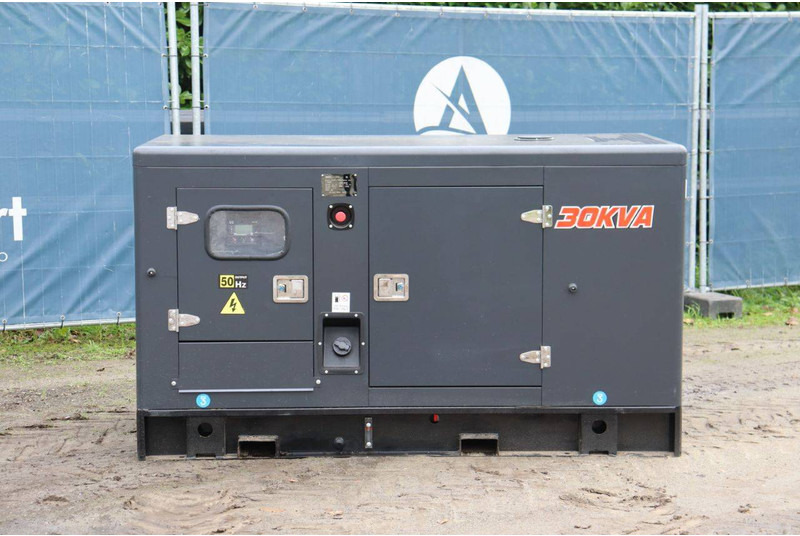 Power Silent AG-30 - Generador industriale: foto 2 Power Silent AG-30 - Generador industriale: foto 2