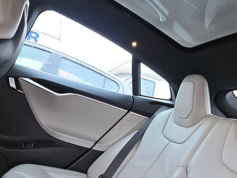 Sedan Tesla Model S _ 85 D: foto 10 Sedan Tesla Model S _ 85 D: foto 10