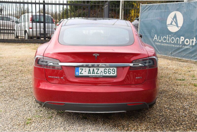 Tesla Motors Model S 85D - Sedan: foto 5 Tesla Motors Model S 85D - Sedan: foto 5