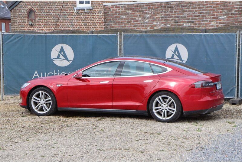 Tesla Motors Model S 85D - Sedan: foto 3 Tesla Motors Model S 85D - Sedan: foto 3