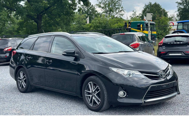 Toyota Auris Touring Sports _ 2.0 D - Sedan: foto 4 Toyota Auris Touring Sports _ 2.0 D - Sedan: foto 4