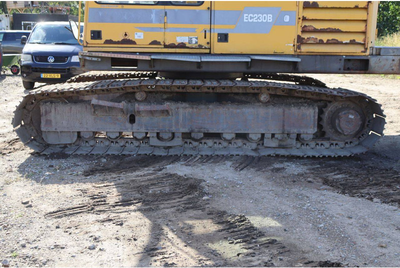 Excavadora de cadenas Volvo EC230B: foto 20