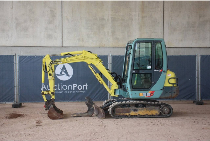 Yanmar B25V - Excavadora de cadenas: foto 1 Yanmar B25V - Excavadora de cadenas: foto 1