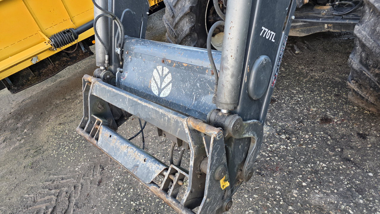 NEW HOLLAND T6.180 - Tractor: foto 2 NEW HOLLAND T6.180 - Tractor: foto 2