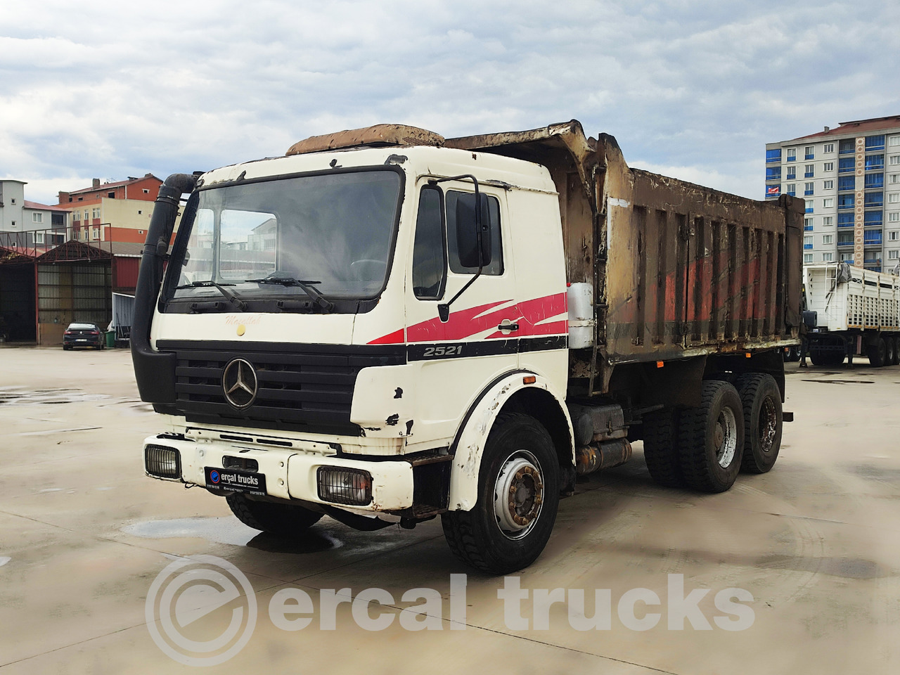 Mercedes-Benz 2001 2521 KL 6X2 18M3 Tipper Sleeper Cab 198.000Km - Volquete camión: foto 1 Mercedes-Benz 2001 2521 KL 6X2 18M3 Tipper Sleeper Cab 198.000Km - Volquete camión: foto 1