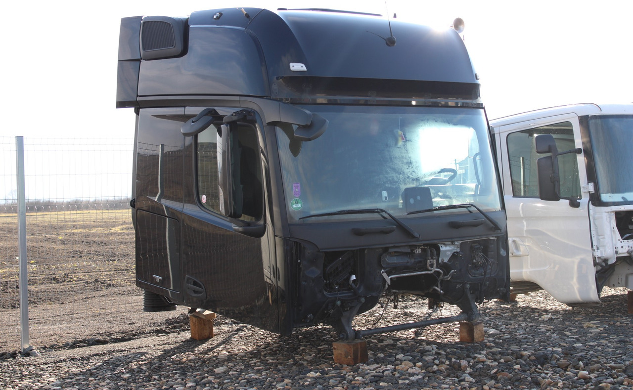 CABINA MERCEDES ACTROS MP4 GIGA SPACE - Cabina para Camión: foto 2 CABINA MERCEDES ACTROS MP4 GIGA SPACE - Cabina para Camión: foto 2