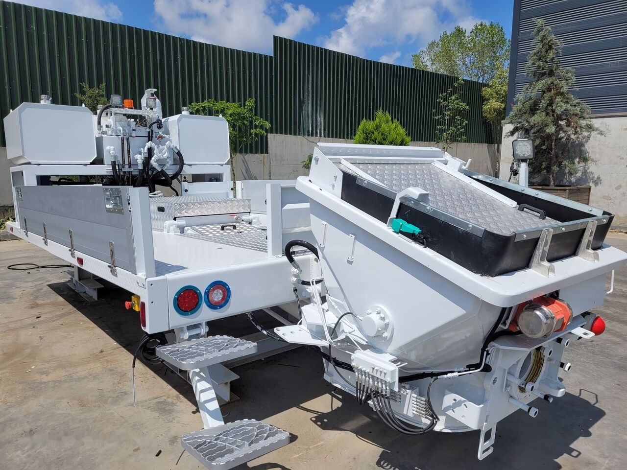 MERCEDES-BENZ New BMS BLP 14-09 on chassis - Bomba de hormigón: foto 1 MERCEDES-BENZ New BMS BLP 14-09 on chassis - Bomba de hormigón: foto 1