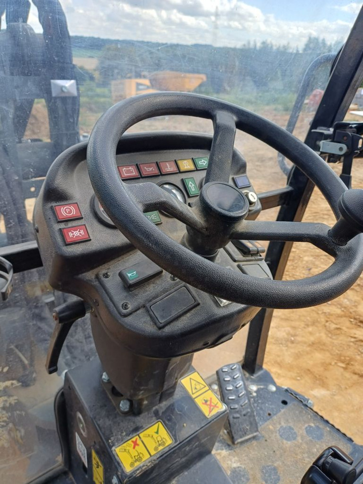 Giant G2500 HD - Minicargadora: foto 4 Giant G2500 HD - Minicargadora: foto 4