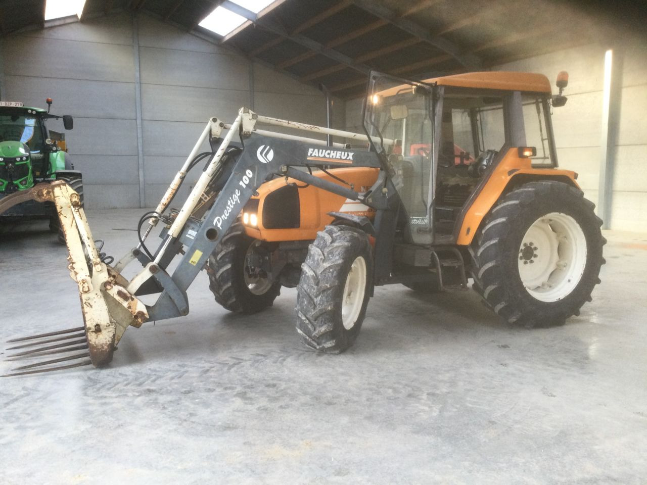 Renault CERES 355 X - Tractor: foto 2 Renault CERES 355 X - Tractor: foto 2