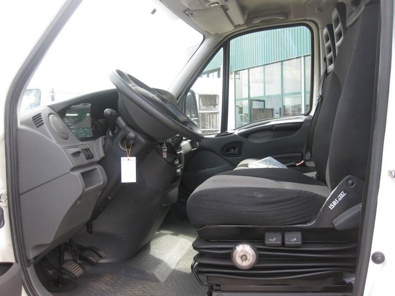 IVECO 35C15 CAJA CERRADA - Furgoneta: foto 4 IVECO 35C15 CAJA CERRADA - Furgoneta: foto 4