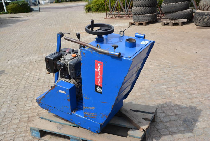 Fastverdini Floor Saw concrete & asphalt diesel engine - Maquinaria de construcción: foto 5 Fastverdini Floor Saw concrete & asphalt diesel engine - Maquinaria de construcción: foto 5