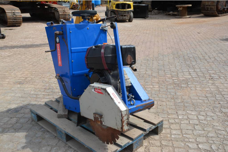 Fastverdini Floor Saw concrete & asphalt diesel engine - Maquinaria de construcción: foto 1 Fastverdini Floor Saw concrete & asphalt diesel engine - Maquinaria de construcción: foto 1