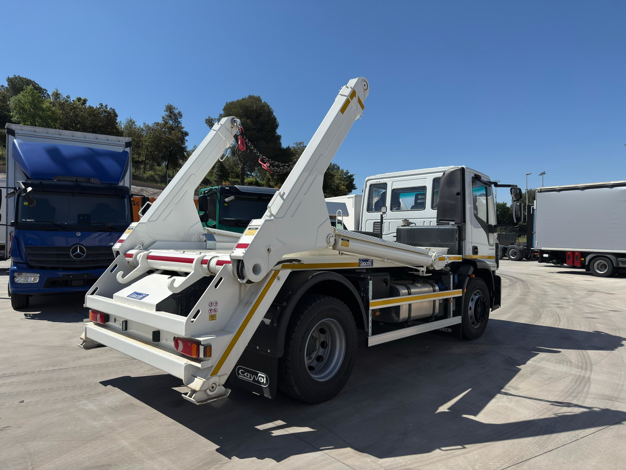 IVECO ML190E28L Eurocargo E6 (Track Equipment) - Portacontenedor de cadenas camión: foto 3 IVECO ML190E28L Eurocargo E6 (Track Equipment) - Portacontenedor de cadenas camión: foto 3