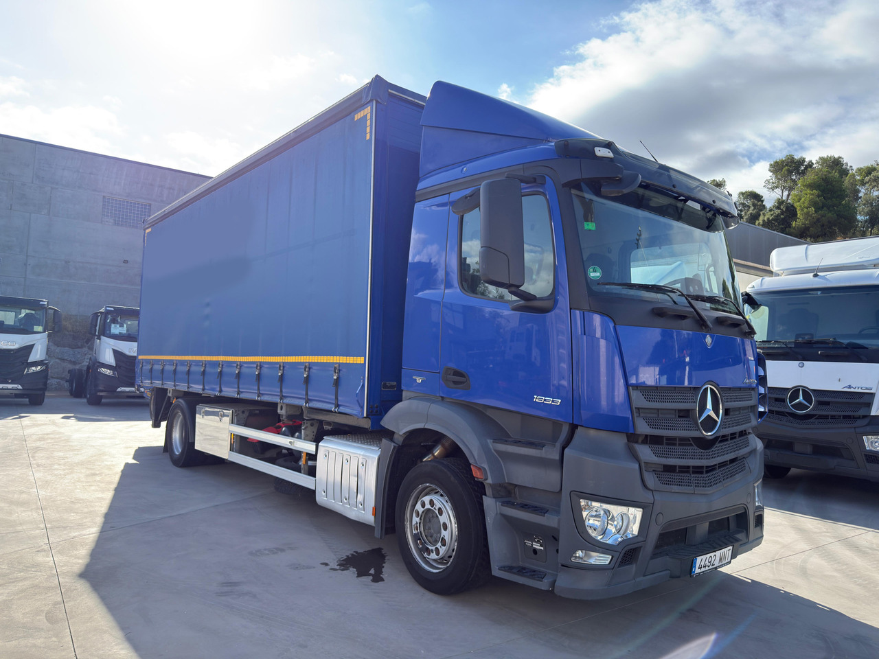 MERCEDES BENZ 18.33 Antos E6 (Self-portable) - Camión lona: foto 2 MERCEDES BENZ 18.33 Antos E6 (Self-portable) - Camión lona: foto 2