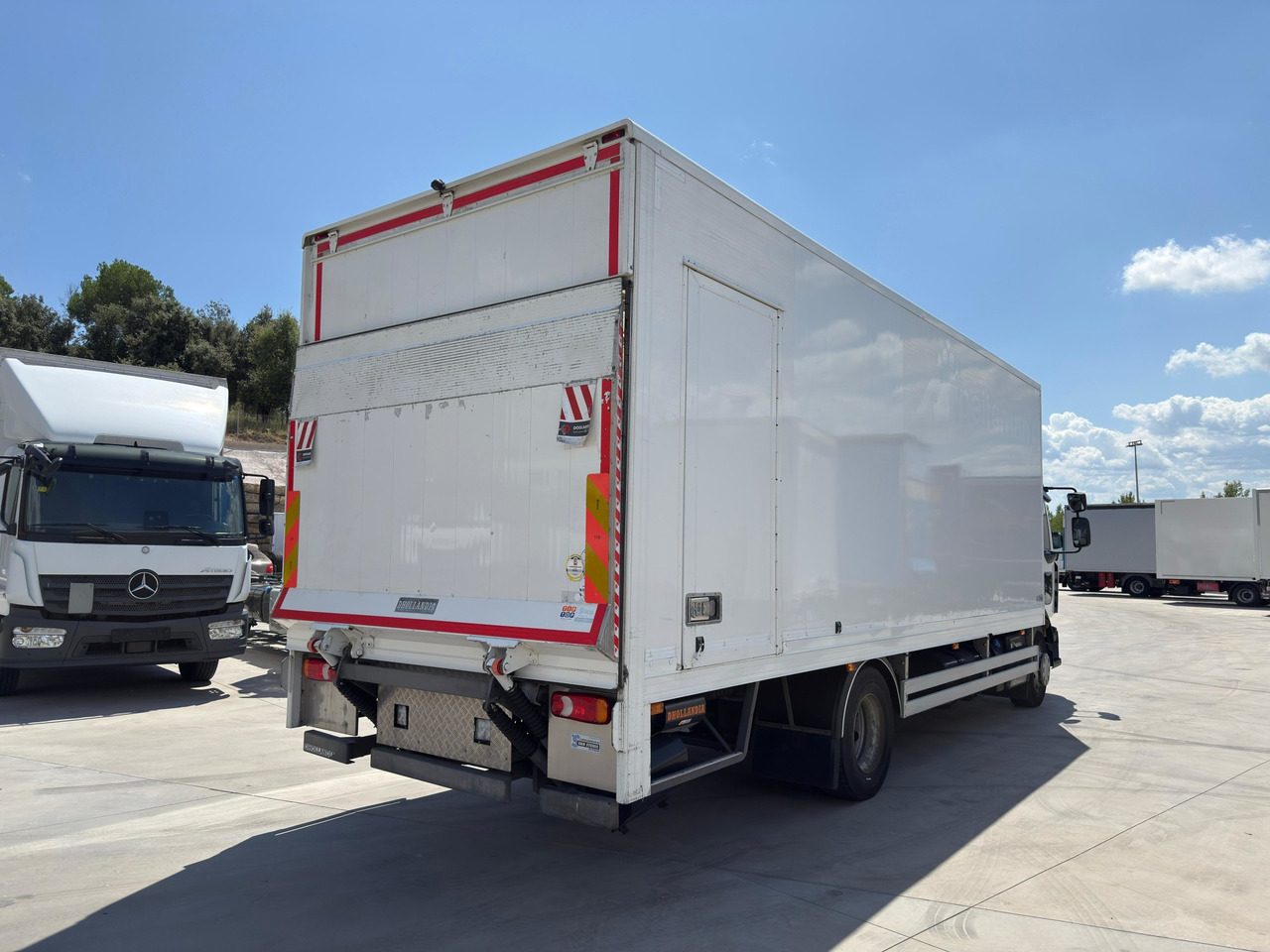 RENAULT D E6 (VAN) - Camión caja cerrada: foto 4 RENAULT D E6 (VAN) - Camión caja cerrada: foto 4
