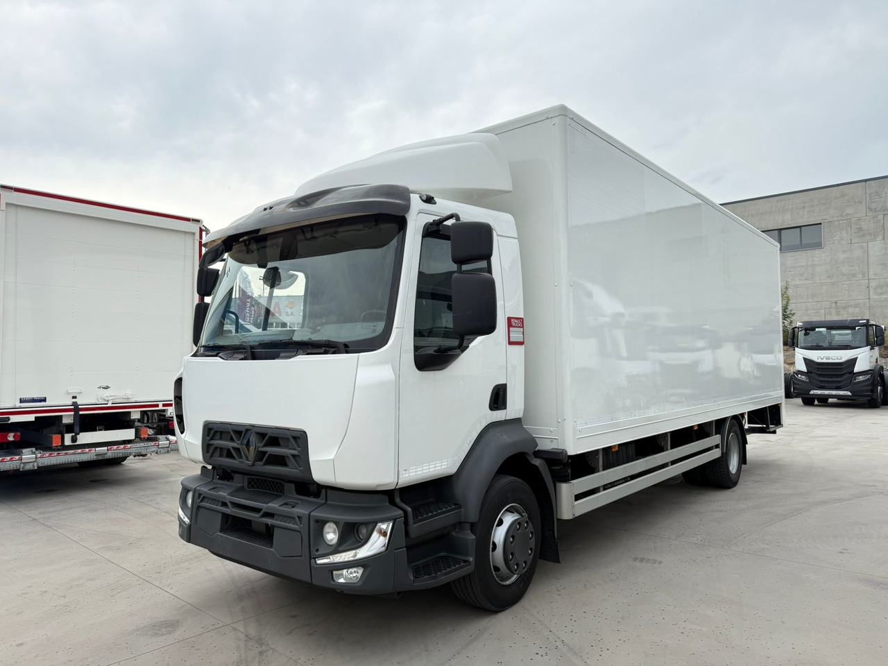 RENAULT D E6 (VAN) - Camión caja cerrada: foto 1 RENAULT D E6 (VAN) - Camión caja cerrada: foto 1