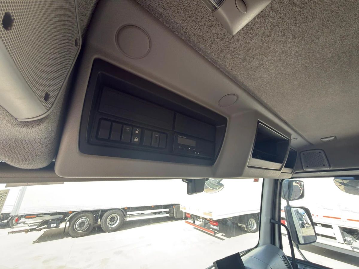 RENAULT D12 - Camión caja cerrada: foto 5 RENAULT D12 - Camión caja cerrada: foto 5