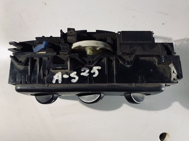 Behr ACTROS - Salpicadero: foto 2 Behr ACTROS - Salpicadero: foto 2