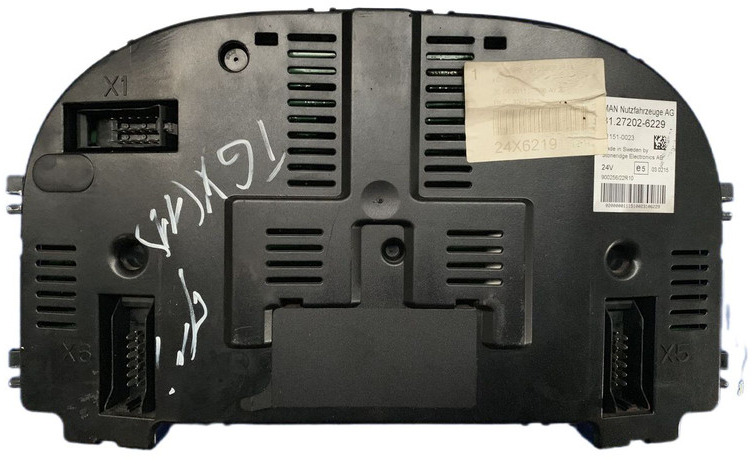 MAN 81.27202-6229 - Salpicadero: foto 2 MAN 81.27202-6229 - Salpicadero: foto 2