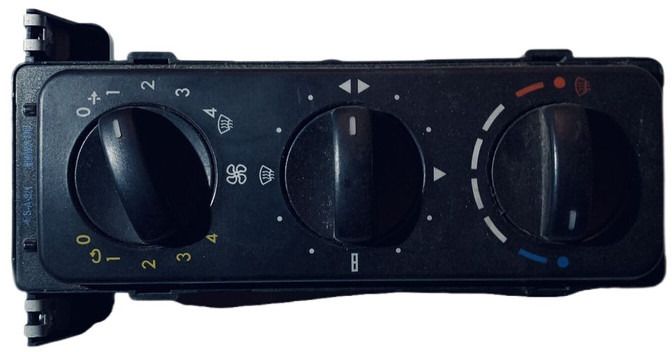 Mercedes-Benz 1824 - Salpicadero: foto 1 Mercedes-Benz 1824 - Salpicadero: foto 1