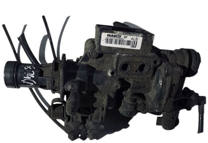 Mercedes-Benz 1824 - Válvula: foto 1 Mercedes-Benz 1824 - Válvula: foto 1