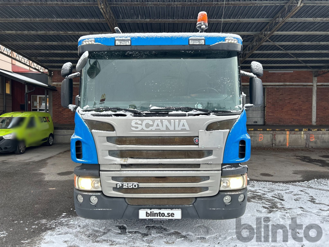 Brädgårdsbil / SCANIA P250 / Nybesiktigad kran - Camión caja abierta, Camión grúa: foto 2 Brädgårdsbil / SCANIA P250 / Nybesiktigad kran - Camión caja abierta, Camión grúa: foto 2