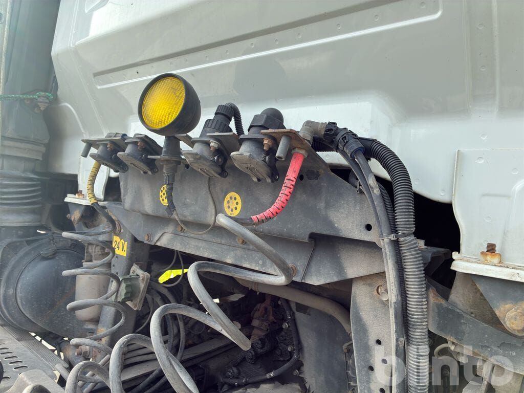 Cabeza tractora IVECO: foto 39