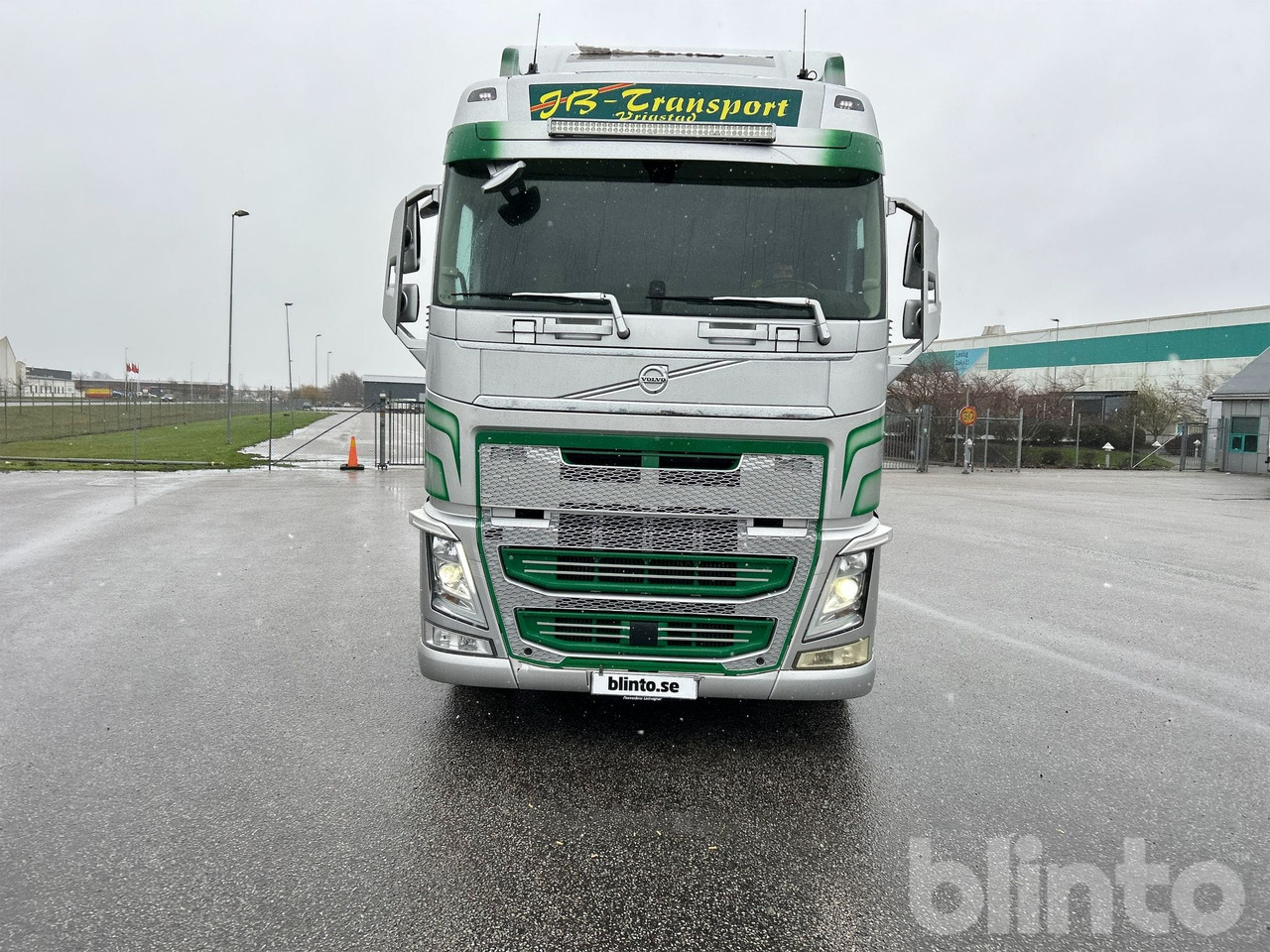 VOLVO - Camión: foto 2 VOLVO - Camión: foto 2