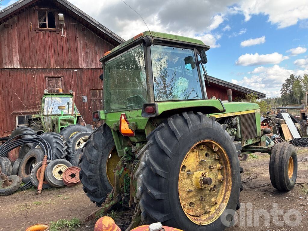 JOHN DEERE 4230 - Tractor: foto 5 JOHN DEERE 4230 - Tractor: foto 5
