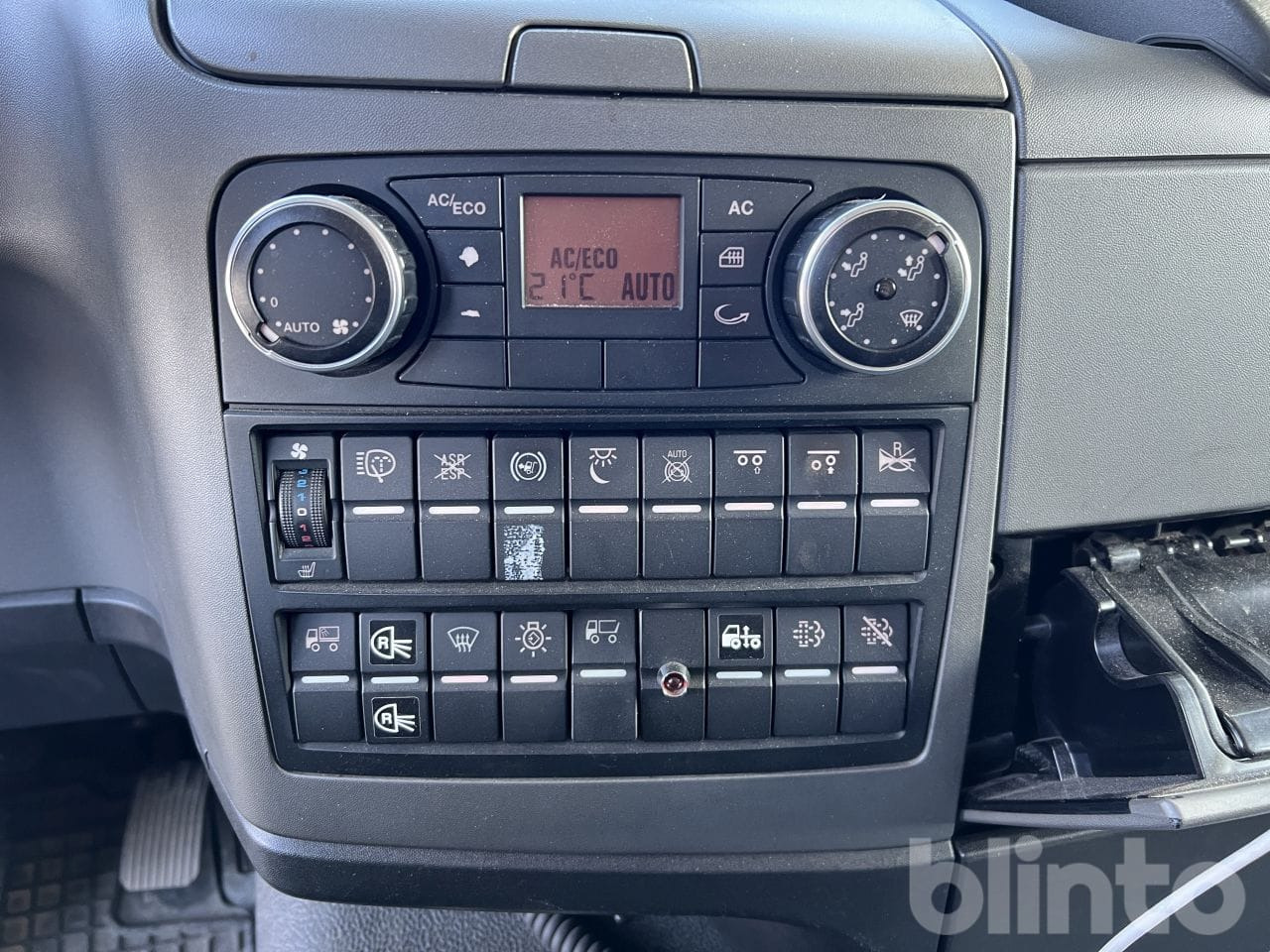 Camión caja cerrada MAN TGM 26.340 6X2: foto 12 Camión caja cerrada MAN TGM 26.340 6X2: foto 12