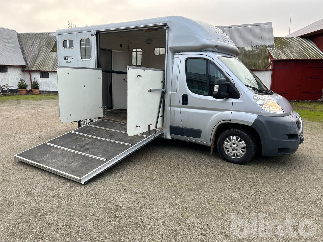 PEUGEOT BOXER HÄSTBIL - Camión para caballos: foto 1 PEUGEOT BOXER HÄSTBIL - Camión para caballos: foto 1