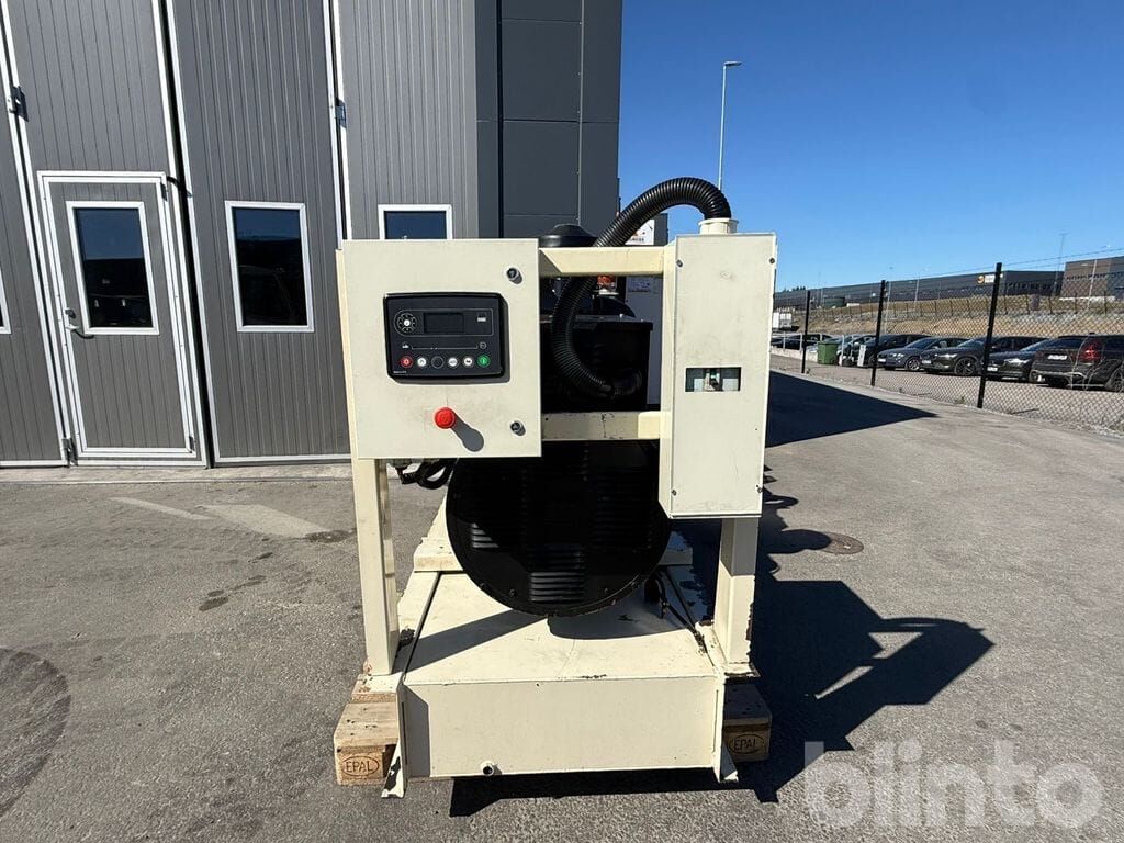 Perkins 150kVA - Generador industriale: foto 2 Perkins 150kVA - Generador industriale: foto 2