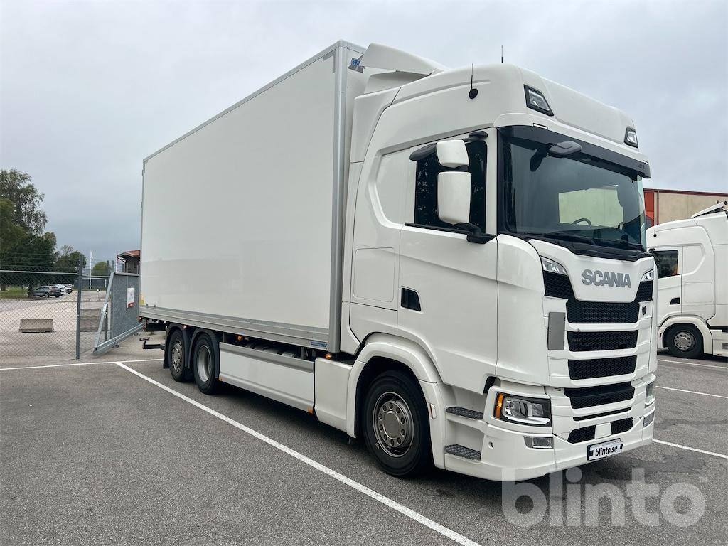 SCANIA S450 B6X2*4NB - Camión caja cerrada: foto 2 SCANIA S450 B6X2*4NB - Camión caja cerrada: foto 2