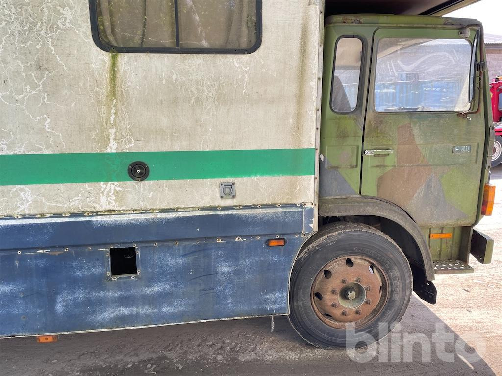 VOLVO F611 - Camión para caballos: foto 4 VOLVO F611 - Camión para caballos: foto 4