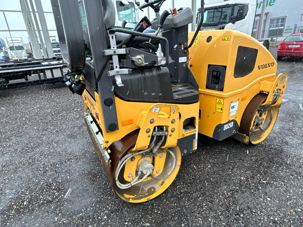 Volvo DD25B - Apisonadora de asfalto: foto 4 Volvo DD25B - Apisonadora de asfalto: foto 4