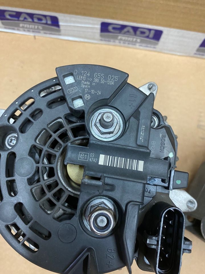 ALTERNATORE - RIF BOSCH 0124655025 - RIF. MAN 51261017283 28V, 120A - Alternador para Camión: foto 3 ALTERNATORE - RIF BOSCH 0124655025 - RIF. MAN 51261017283 28V, 120A - Alternador para Camión: foto 3