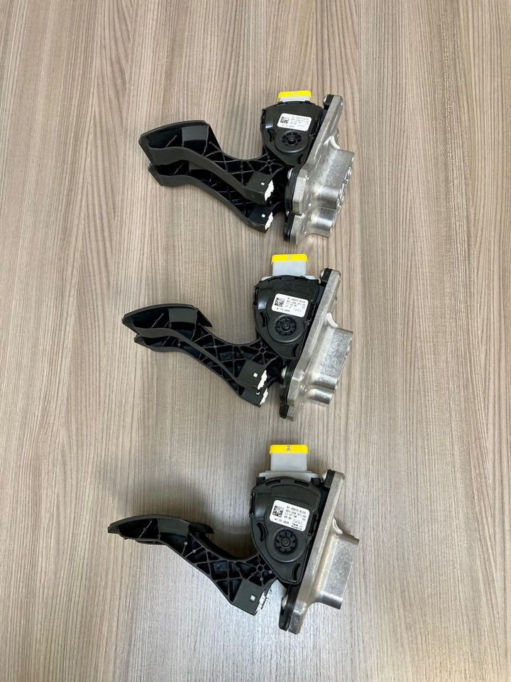 SENSORE POSIZIONE DEL PEDALE - MAN 81259706103 - HELLA 6PV 009 371-00 / 6PV 009 371-711 - Pedal para Camión: foto 1 SENSORE POSIZIONE DEL PEDALE - MAN 81259706103 - HELLA 6PV 009 371-00 / 6PV 009 371-711 - Pedal para Camión: foto 1