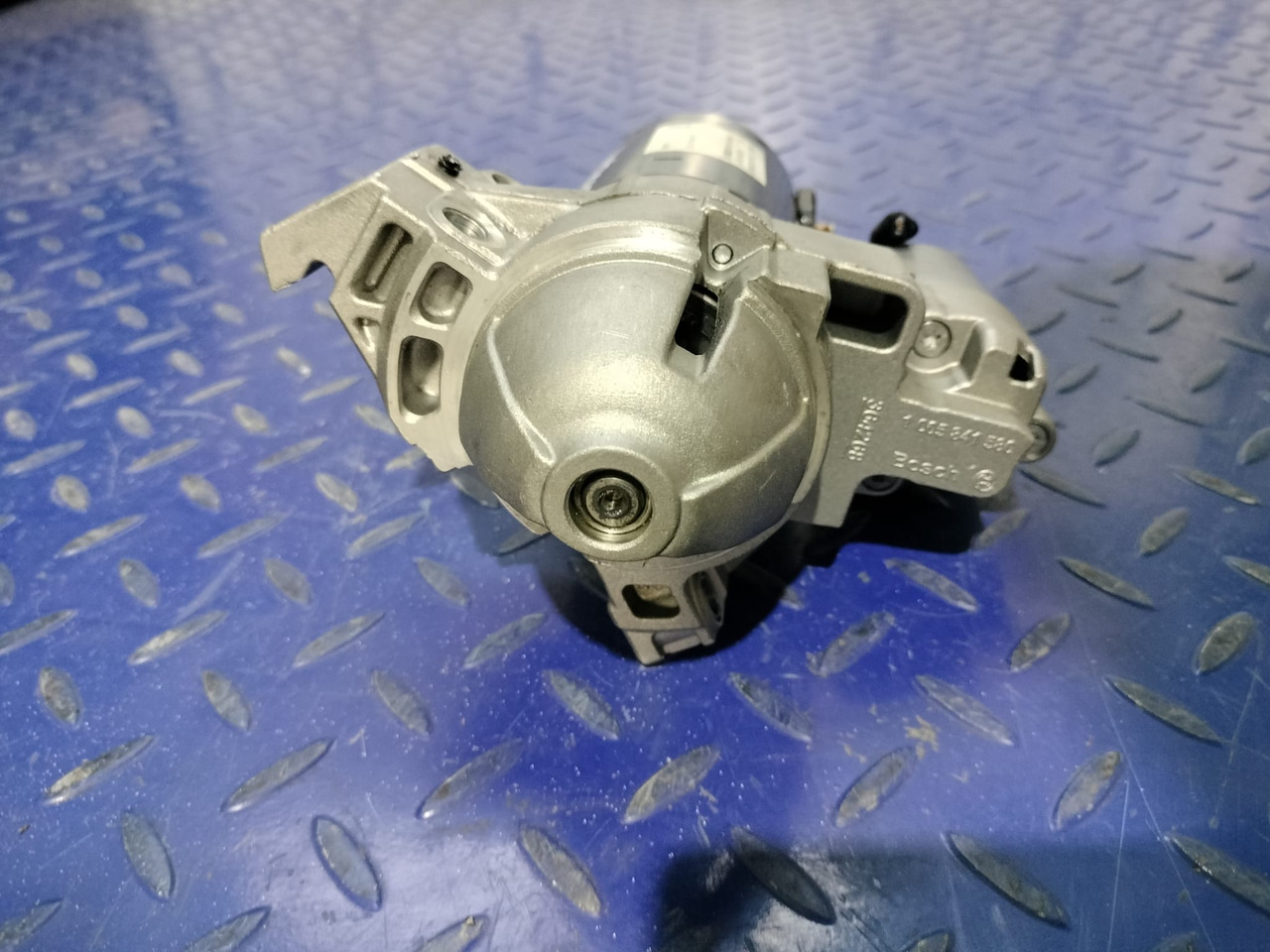 BOSCH Starter  BMW 12418589891 - Arranque para Camión: foto 2 BOSCH Starter  BMW 12418589891 - Arranque para Camión: foto 2