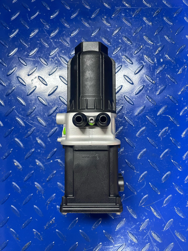 Mercedes Benz Actros MP4 Adblue Pump Euro 6 - Silenciador/ Sistema de escape para Camión: foto 5 Mercedes Benz Actros MP4 Adblue Pump Euro 6 - Silenciador/ Sistema de escape para Camión: foto 5