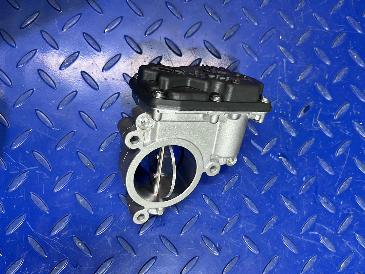 Mercedes Benz OM654 Throttle Valve A6540900070 - Válvula: foto 2 Mercedes Benz OM654 Throttle Valve A6540900070 - Válvula: foto 2