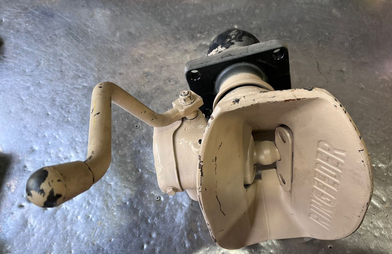 Ringfeder Fifth wheel coupler - Piezas de recambio para Maquinaria agrícola: foto 1 Ringfeder Fifth wheel coupler - Piezas de recambio para Maquinaria agrícola: foto 1