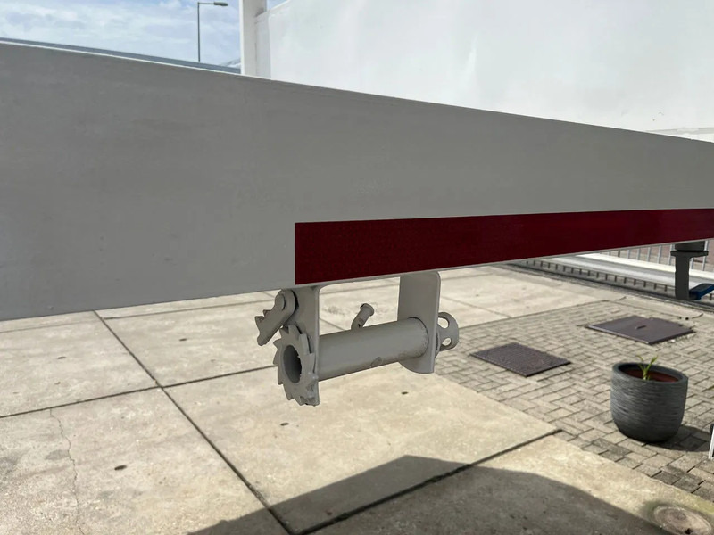 Leasing financiero de CIMC 3-axle Flatbed Semi-Trailer leasing CIMC 3-axle Flatbed Semi-Trailer: foto 17 Leasing financiero de CIMC 3-axle Flatbed Semi-Trailer leasing CIMC 3-axle Flatbed Semi-Trailer: foto 17