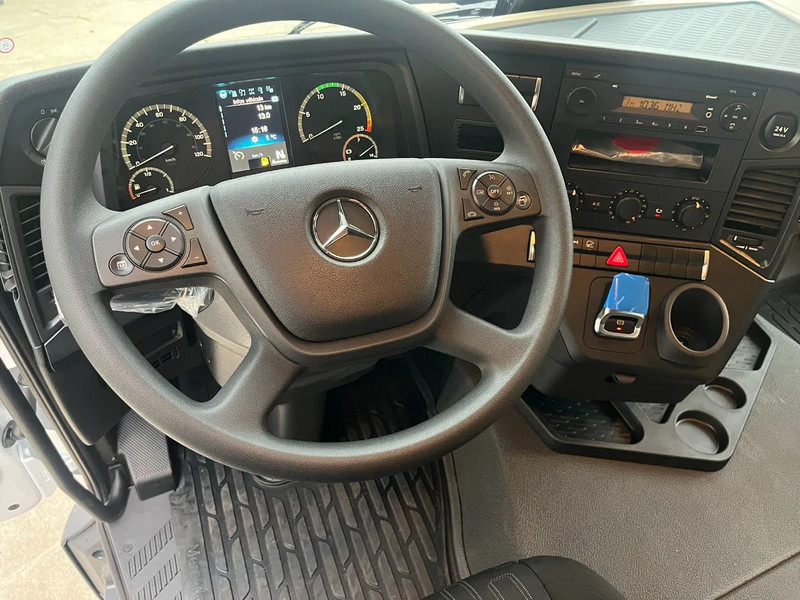 Foto del interior 2: Leasing financiero de Mercedes-Benz Actros 2045 S 4x2 Tractor Head leasing Mercedes-Benz Actros 2045 S 4x2 Tractor Head