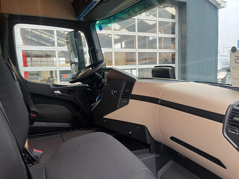 Foto del interior 3: Leasing financiero de Mercedes-Benz Actros 2045 S 4x2 Tractor Head leasing Mercedes-Benz Actros 2045 S 4x2 Tractor Head