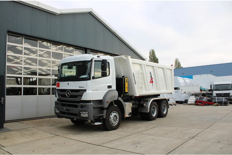 Mercedes-Benz Axor 3344 K 6x4 Tipper Truck - Volquete camión: foto 2 Mercedes-Benz Axor 3344 K 6x4 Tipper Truck - Volquete camión: foto 2