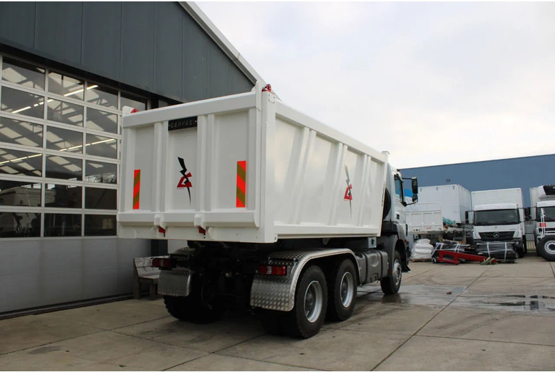 Mercedes-Benz Axor 3344 K 6x4 Tipper Truck - Volquete camión: foto 4 Mercedes-Benz Axor 3344 K 6x4 Tipper Truck - Volquete camión: foto 4