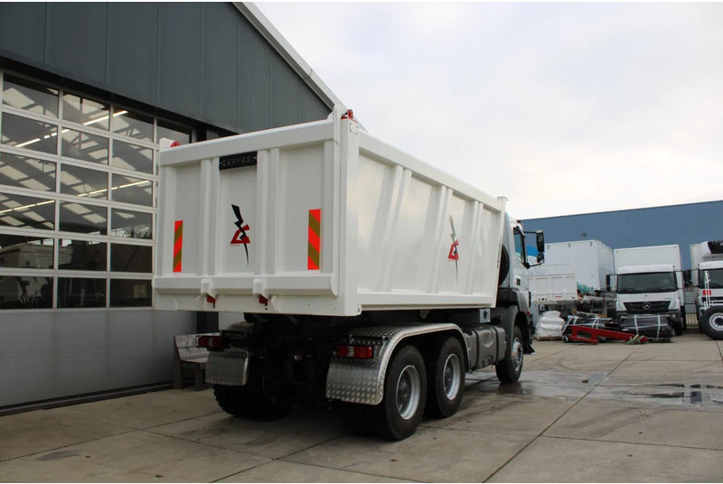 Mercedes-Benz Axor 3344 K 6x4 Tipper Truck - Volquete camión: foto 4 Mercedes-Benz Axor 3344 K 6x4 Tipper Truck - Volquete camión: foto 4